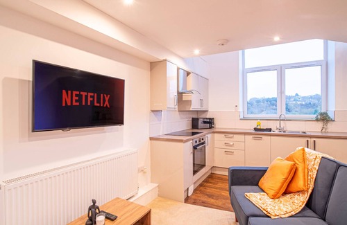 Kirkheaton Apartment | Dealhouse 1-Bedroom Ideal for Business & Leisure