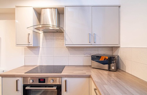 Kirkheaton Apartment | Dealhouse 1-Bedroom Ideal for Business & Leisure