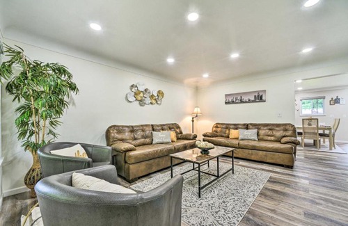 Dearborn Heights House | Dearborn Heights Home about 16 Mi to Downtown Detroit!