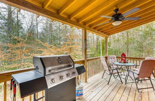 Murphy House | Deck and Fire Pit Smoky Mountain Cabin Hideaway!