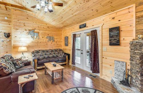 Murphy House | Deck and Fire Pit Smoky Mountain Cabin Hideaway!