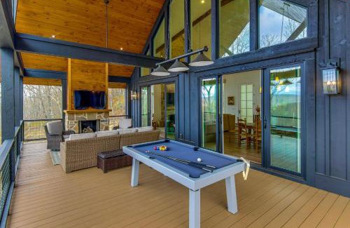Glenville House | Deck and Mountain Views Black Chalet in Glenville