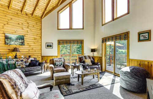 Mace House | Deck and Mtn Views Log Cabin By Snowshoe Mountain!
