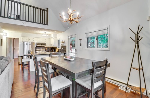 Albrightsville Cabin | Deck, Fire Pit & Pool Access: Pennsylvania Home!