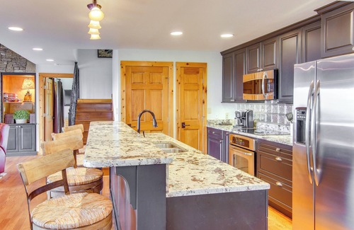 Mountain Air House | Deck & Game Room: Blue Ridge Mountain Home!