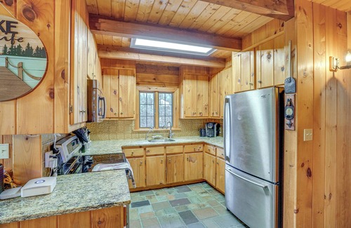 Athens Cabin | Deck, Lake Access: Family-Friendly Cabin in Athens