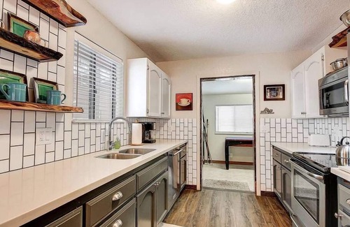 Kachina Village Cabin | Deck w Hammocks AIR Conditioning & EV Charger! Escape to the Woods - Flagstaff Rental Cabin