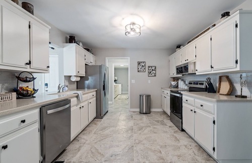 Cartersville House | Decked Out Getaway Pine MTN Trail, Pet Friendly