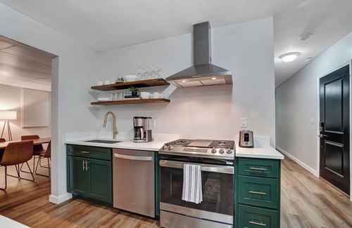 McArthur Other | Decorated for the Holidays! 30 Private Acres + Hot Tub + King Bed