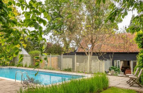 Higham House | Dedham Vale Cottage with Swimming Pool mid May to mid Sep - Yew Tree Barn
