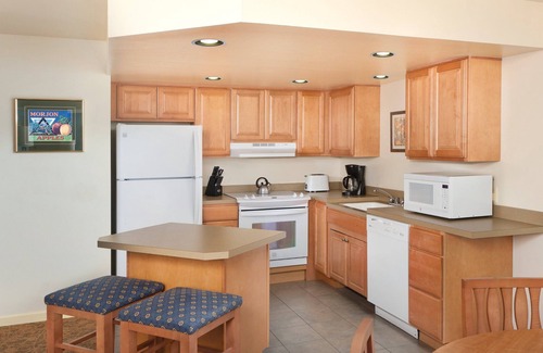 Chelan Resort | Deep, clear, mountain lake sparkling in the sun!