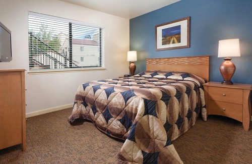 Chelan Resort | Deep, clear, mountain lake sparkling in the sun!