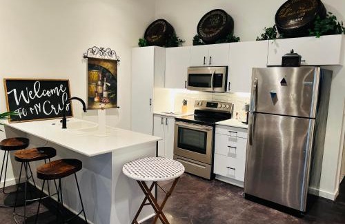 Deep Ellum Apartment | Deep Ellum Theatre Suite - The Black Collection