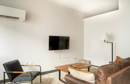 Westown Apartment | Deer District Studio Apt - One Block from Fiserv and Baird