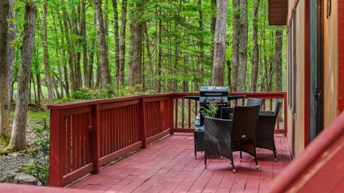 Albrightsville House | Deer Hollow by AvantStay Big Yard Lake Access