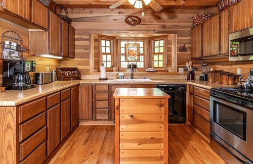 Lake Toxaway Cabin | Deer Lodge - Gorgeous Cabin with Hot Tub & Pickleball - Near Hiking + Waterfalls