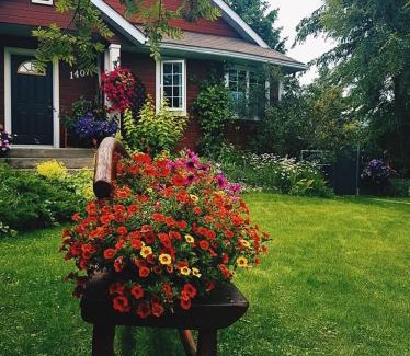 Golden Bed & Breakfast | Deer Ridge B&B