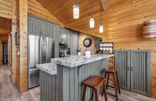 Deer Valley Condo | Deer Valley 2BR Condo w/Hot Tub - Walk to Lift