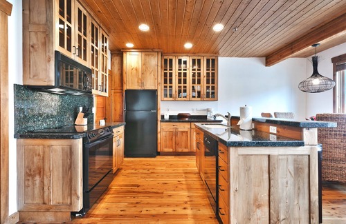 Deer Valley House | Deer Valley Drive - Easy Walk/Shuttle to Skiing and Main St.