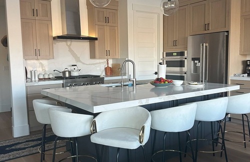 Hideout House | DEER VALLEY SKI AND LAKE JORDENELL activities: Ski, Golf, Boating, Concerts,+