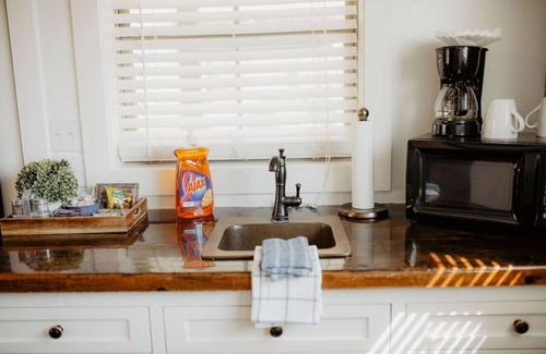 Elm Mott House | Deerfield Countryside Cabin #4