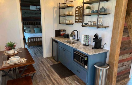 Lacy-Lakeview Cabin | Deerfield Countryside Cottage