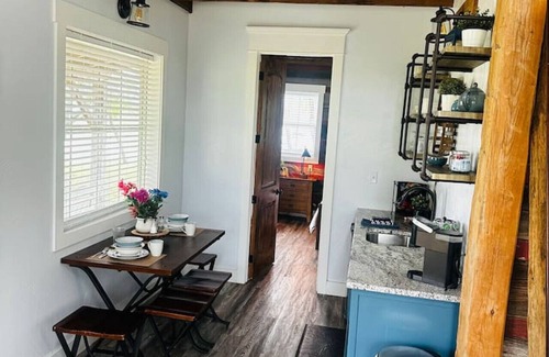 Lacy-Lakeview Cabin | Deerfield Countryside Cottage