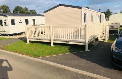 Tattershall House | dees hot tub breaks tattershall lakes The Ramparts 20