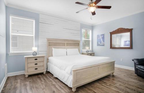 Villages of Crystal Beach House | Deja blue Pool front Pet friendly