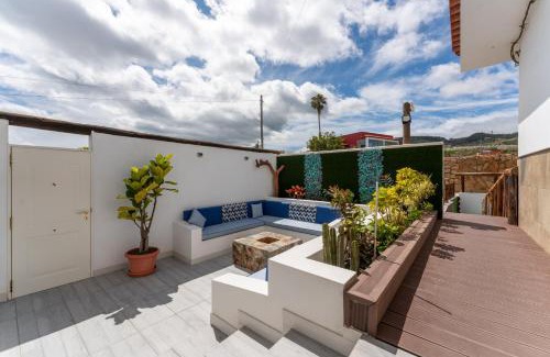 Santa Maria de Guia de Gran Canaria Villa | DejaBlue. Villa rural junto al mar y la montaña