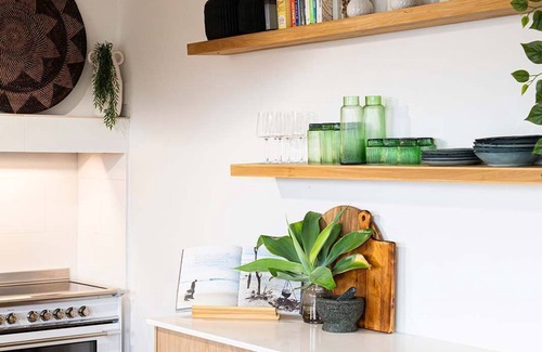 Bathurst House | Dejorja Residence - Central & Chic, Entertains 8