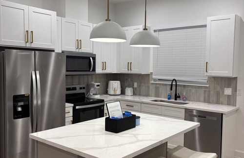 Foster Place House | Dej’s Modern Retreat…Downtown Houston Texas