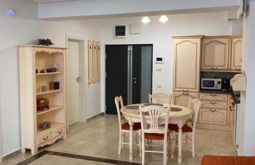 Constanta Apartment | DeLaVega