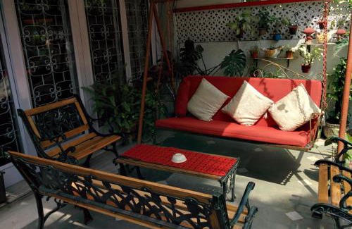 New Friends Colony Bed & Breakfast | Delhi Bed and Breakfast