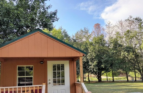 Gray Cabin | delightful 1 bedroom tiny house