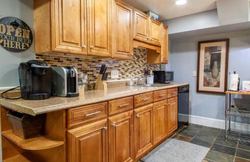 Near Northeast House | Delightful 1-BR Accommodations Nearby METRO