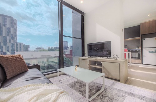 Carlton South Apartment | Delightful 1BR on Bouverie St close to Mel uni