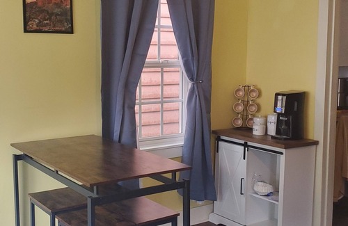 Mount Tabor House | Delightful 2 bedroom in the heart of Montavilla. Just minutes to everything!