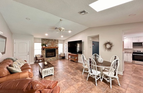 Springs at Kings Bay House | Delightful 4-bedroom waterfront house with pool in Crystal River