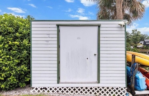 Springs at Kings Bay House | Delightful 4-bedroom waterfront house with pool in Crystal River