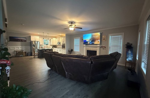 Garner House | Delightful 4-bedroom house with AC in Garner