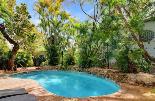Northeast Coconut Grove Apartment | Delightful 4B Apart w/PoolGarden