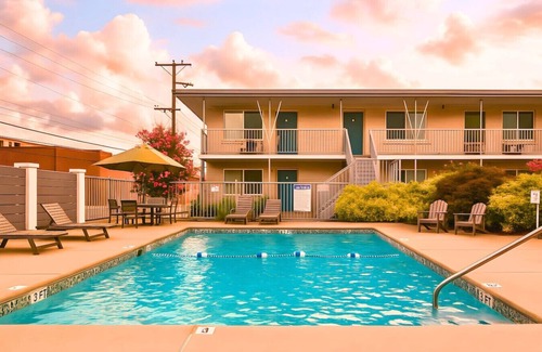 Melrose Apartment | Delightful Charmer - Pool Access