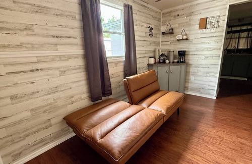 Crystal River Cottage | Delightful Cottage in great location with Boat Parking