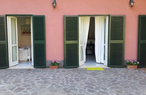 Anzio House | DELIGHTFUL COTTAGE IN THE GREEN