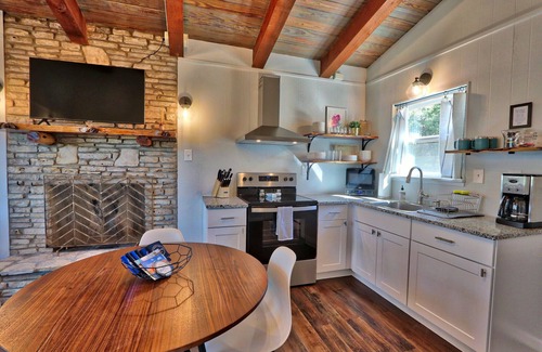 Canyon Lake Cottage | Delightful Cottage for 4 Guests in Canyon Lake!