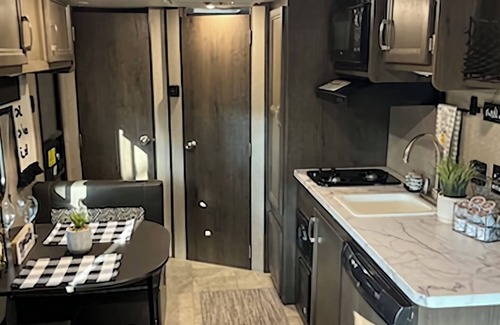 Cottonwood-Verde Village House | Delightful Couples Cozy Getaway with 1 bedroom and WiFi, AC in Lovely Cottonwood