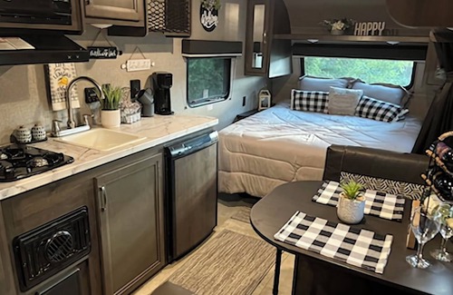 Cottonwood-Verde Village House | Delightful Couples Cozy Getaway with 1 bedroom and WiFi, AC in Lovely Cottonwood
