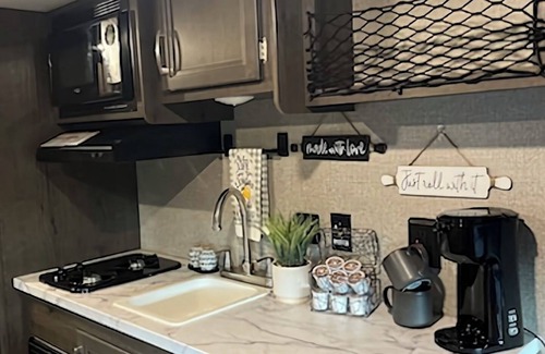 Cottonwood-Verde Village House | Delightful Couples Cozy Getaway with 1 bedroom and WiFi, AC in Lovely Cottonwood