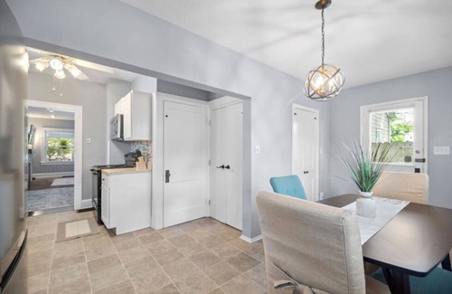 Hamilton House | Delightful Cozy Home/2 bed 1 Bath Sleeps 8/private